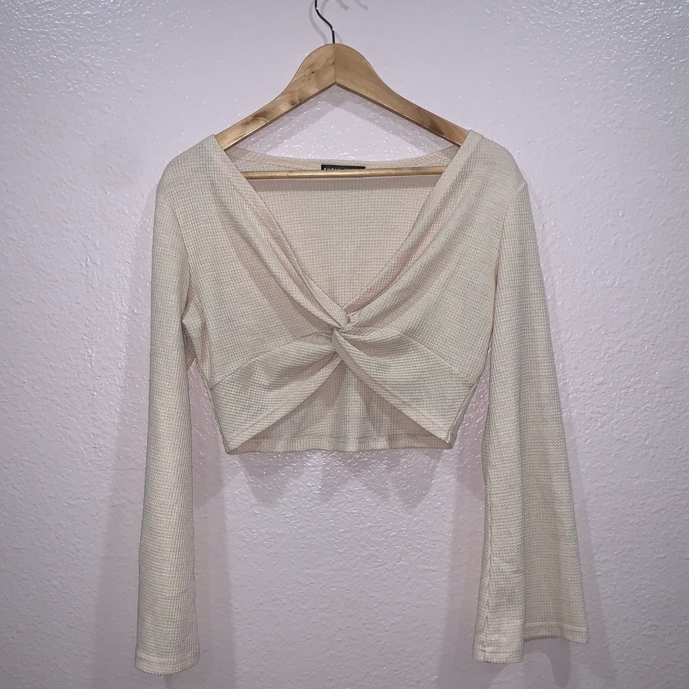 Crème long sleeve crop top